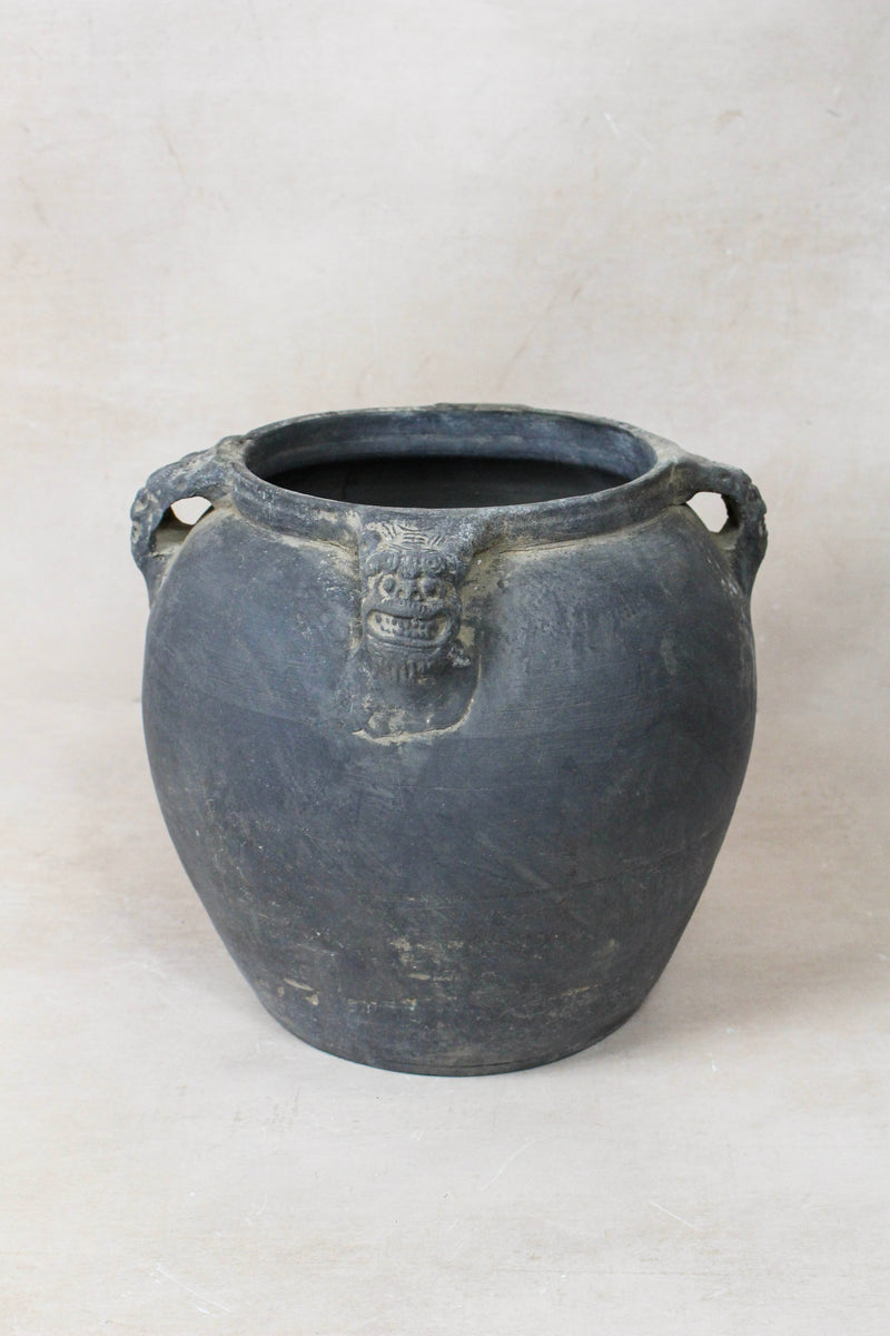 Vintage Lion Ears Dark Pot - DE.30