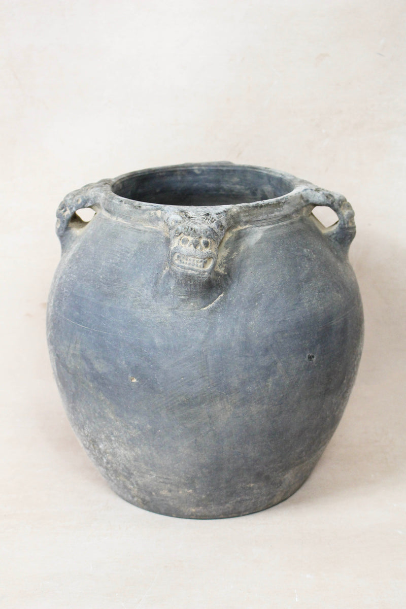 Vintage Lion Ears Dark Pot - DE.34