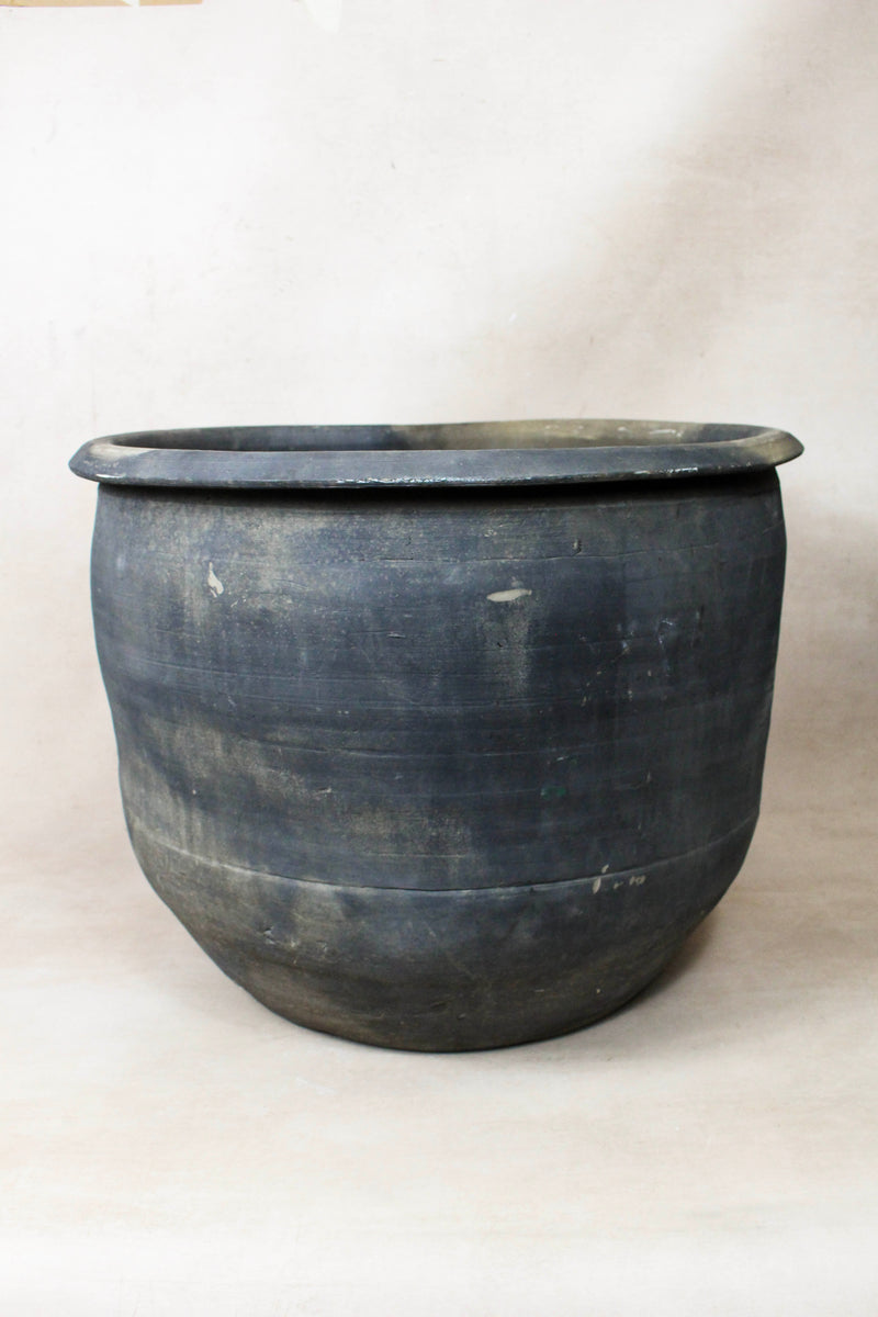 Vintage Dark Pot - L022