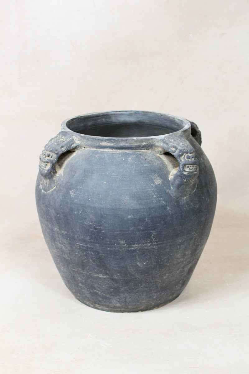 Vintage Lion Ears Dark Pot - DE.38