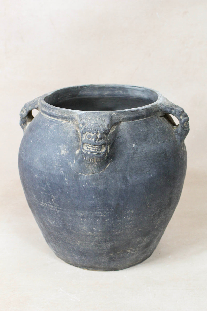Vintage Lion Ears Dark Pot - DE.38