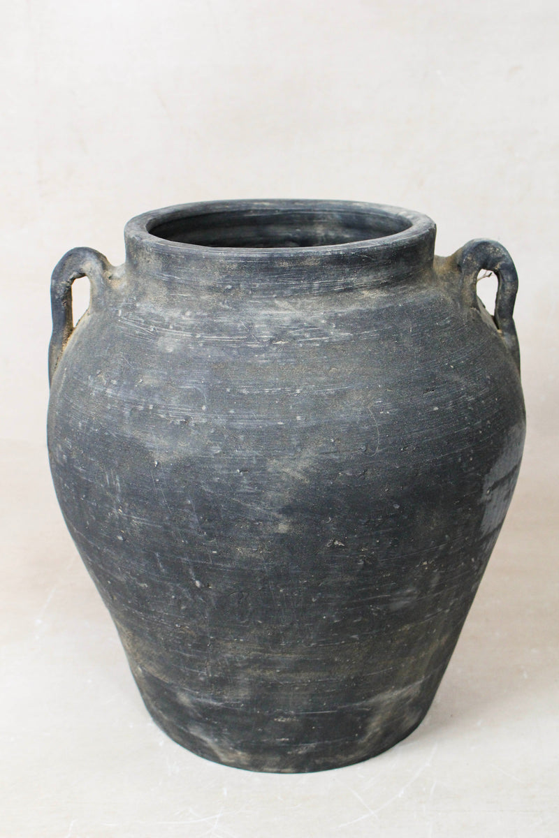 Vintage Dark pot with ears - E2.5