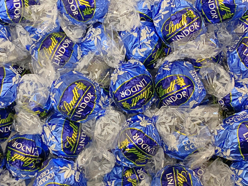 Cookies & Cream White Chocolate Lindt Lindor