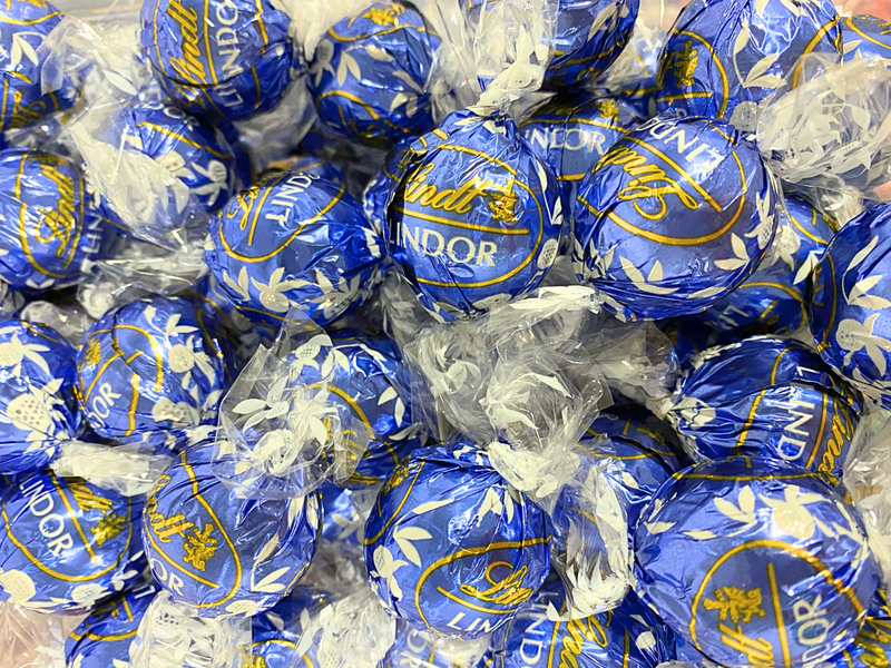 Milk & White Chocolate Lindt Lindor