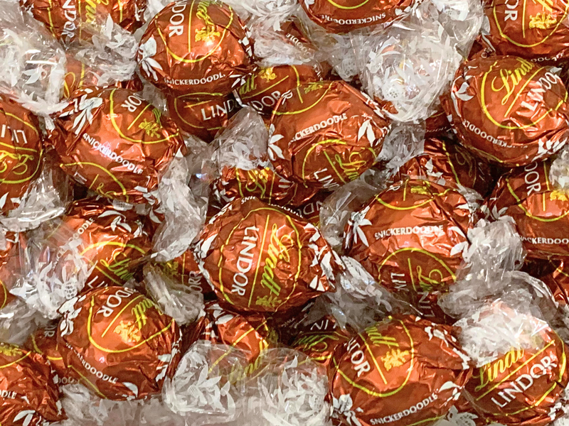Snickerdoodle White Chocolate Lindt Lindor