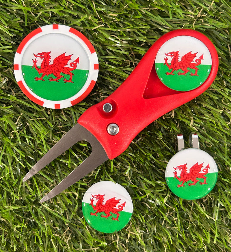 Flags of the World Plastic Pitchfork 3 Flag markers and poker chip