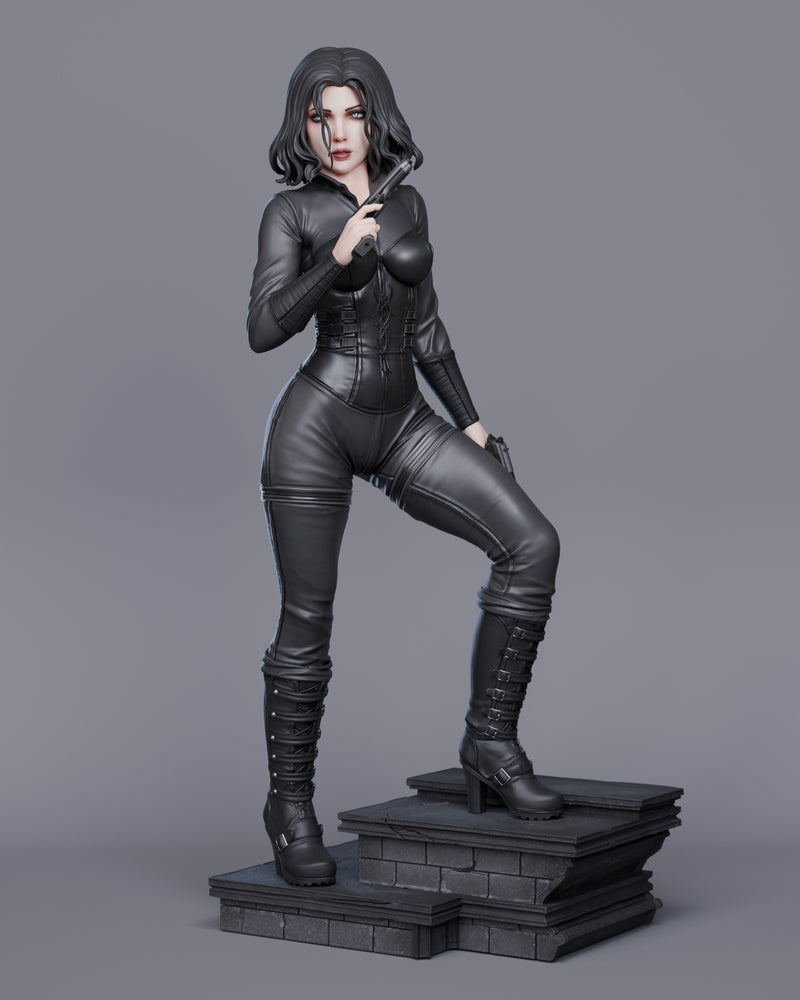 Selene Figurine Figurine
