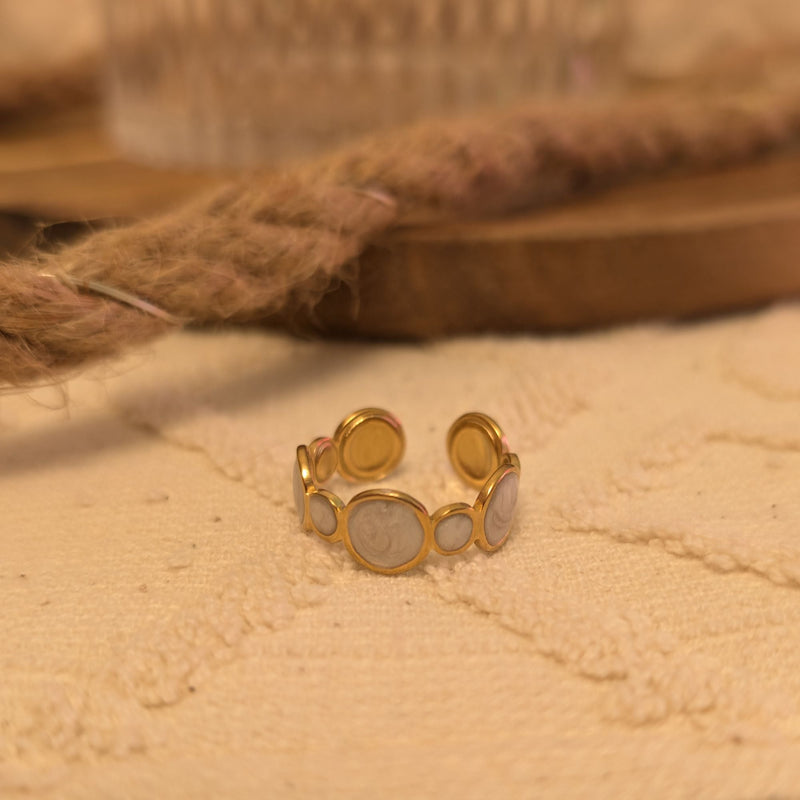 Solar Kiss Ring