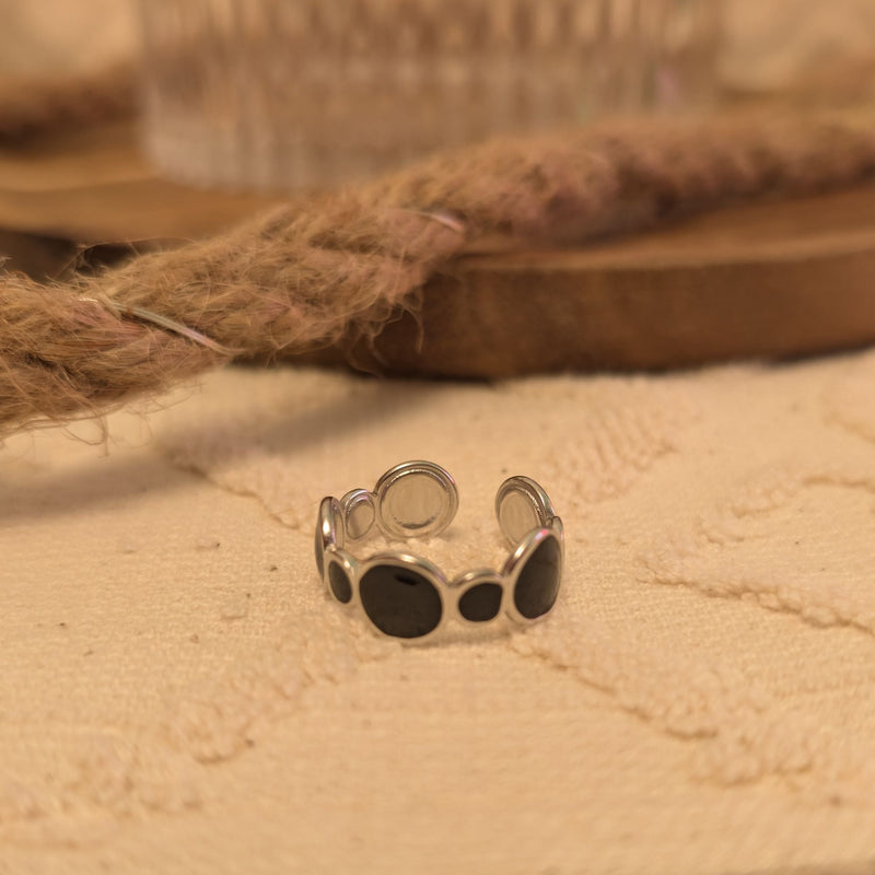 Solar Kiss Ring