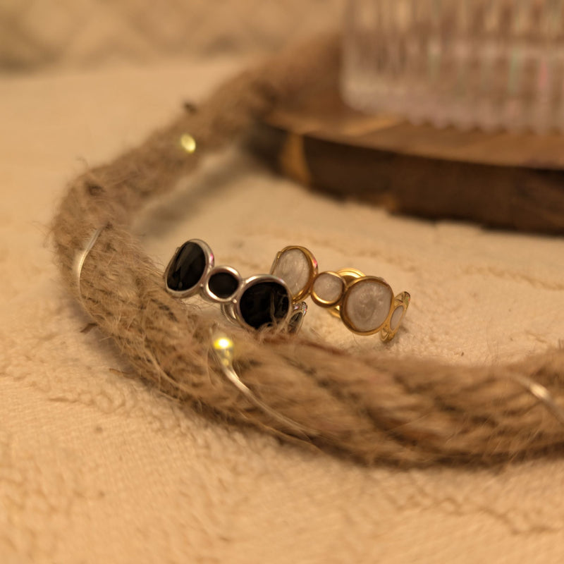 Solar Kiss Ring
