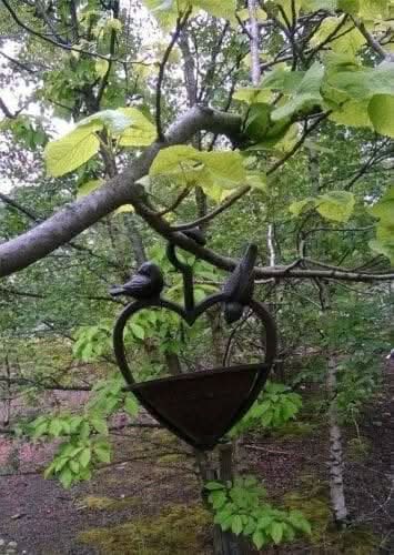 Cast Iron Hanging Heart Bird Feeder