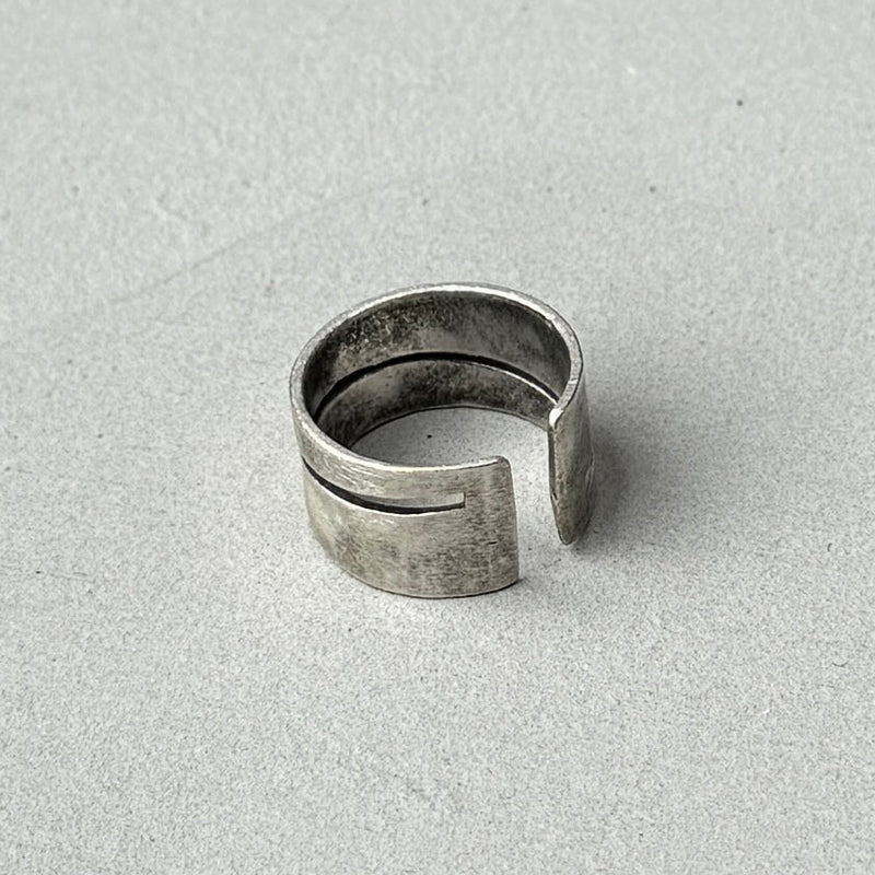 Cutout Silver Band Ring