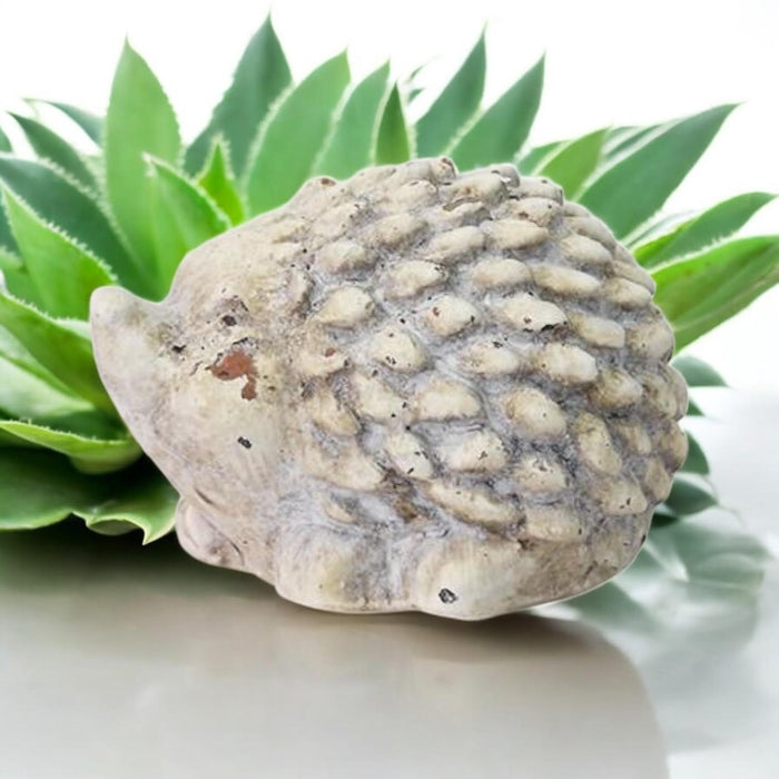 10CM CREAM CEMENT HEDGEHOG