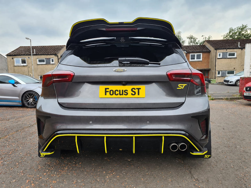 Carbon Fibre Look Rear Bumper Reflector Surround for MK4 / MK4.5 Focus | CEUK