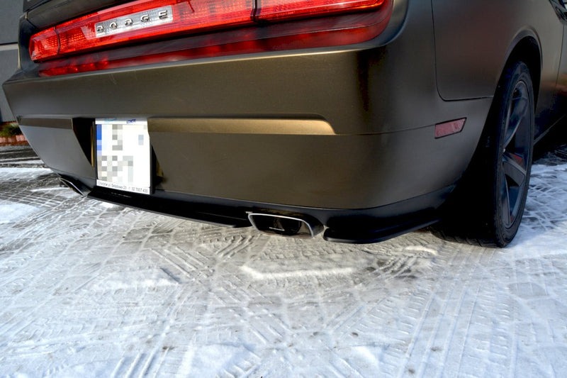 Maxton Design - CENTRAL REAR SPLITTER DODGE CHALLENGER MK3 PHASE-1 SRT8 COUPE (WITHOUT VERTICAL BARS) (2008-14)