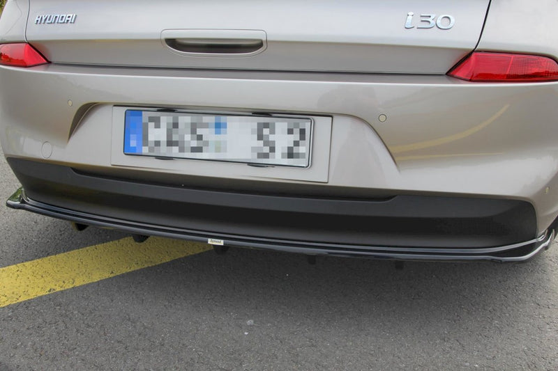 Maxton Design - CENTRAL REAR SPLITTER (VERTICAL BARS) HYUNDAI I30 MK3 HATCHBACK (2017-2020)