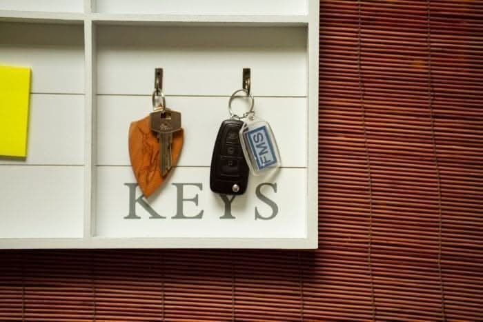 Rustic Wall Key Holder with Photo Frame and Memo Clips