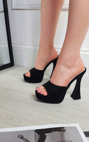 ikrush-bonnie-chunky-platform-high-heels-1632232935527909-01_hj3z-8v.jpg