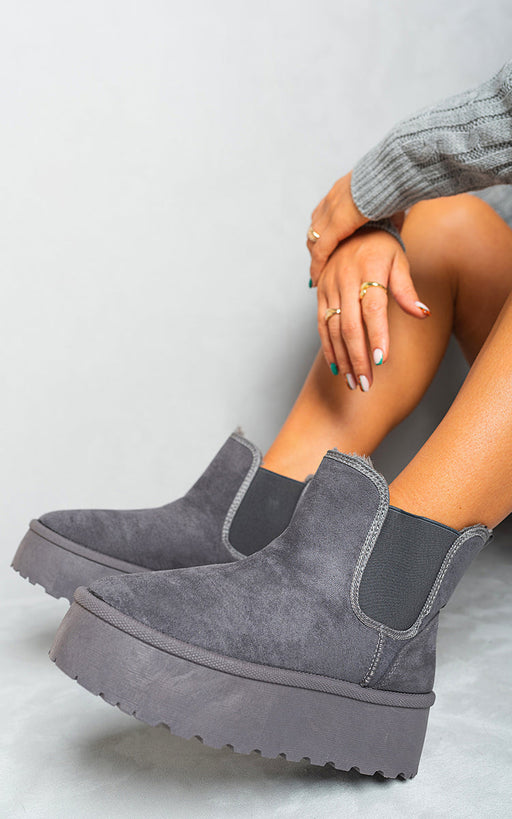 ikrush-edith-fluffy-platform-sole-chelsea-faux-fur-lined-ankle-boots-1697271372-DSC5888_jx1v-x4.jpg