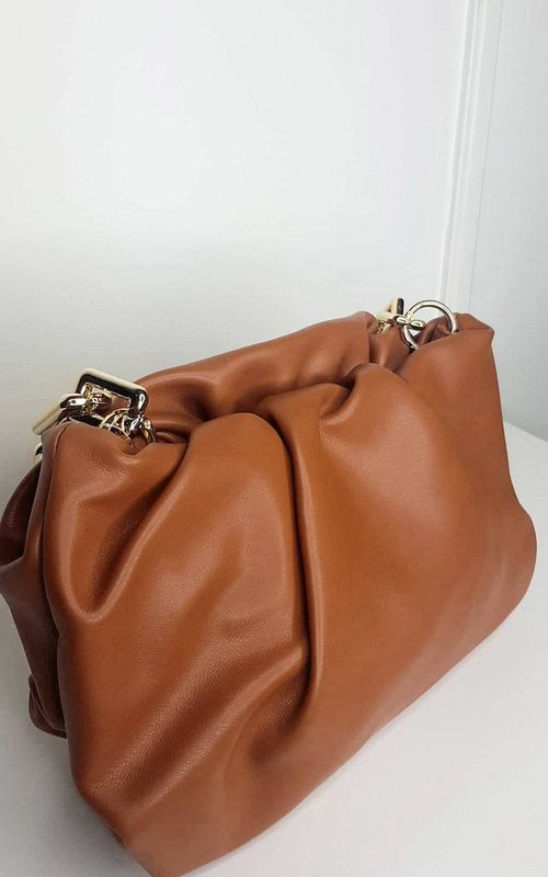 ikrush-farah-faux-leather-chain-detail-bag-1608125723131332212-1109073602840039-3920142782600784204-n-1.jpg