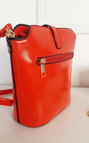 ikrush-lily-faux-leather-crossbody-bag-with-gold-detail-and-adjustable-strap-1631187046527717-2.jpg