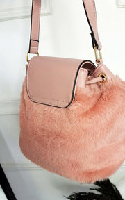ikrush-michelle-faux-fur-shoulder-bag-1634214735528015-02.jpg