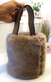 ikrush-razzi-fluffy-pouch-bag-157444198820191122-151651-1.jpg