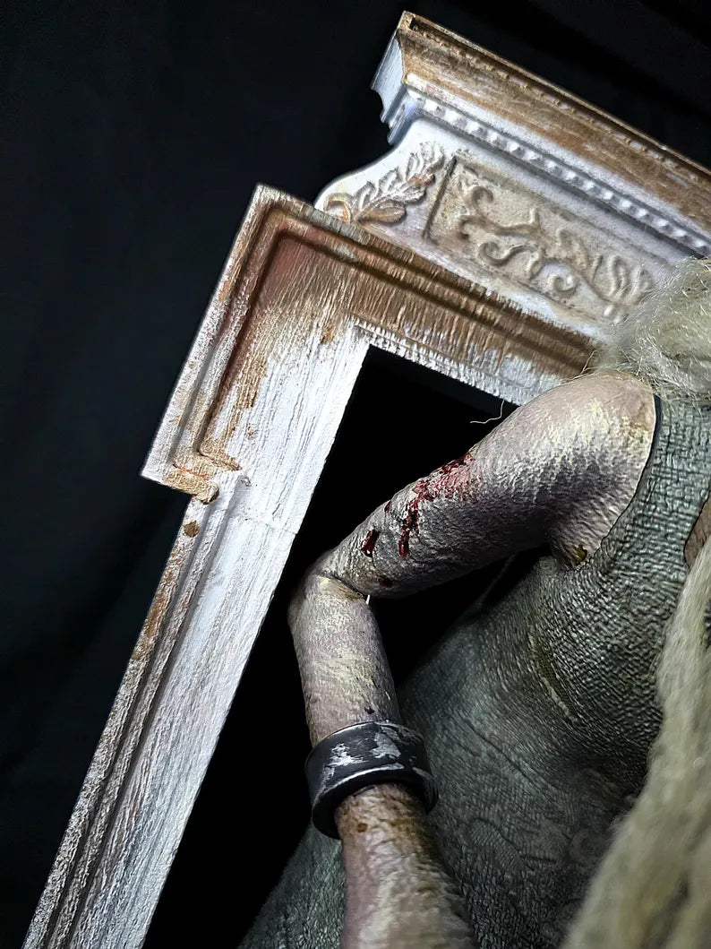 Resident Evil Requiem 'The Hag' Stalker monster 1/6 statue