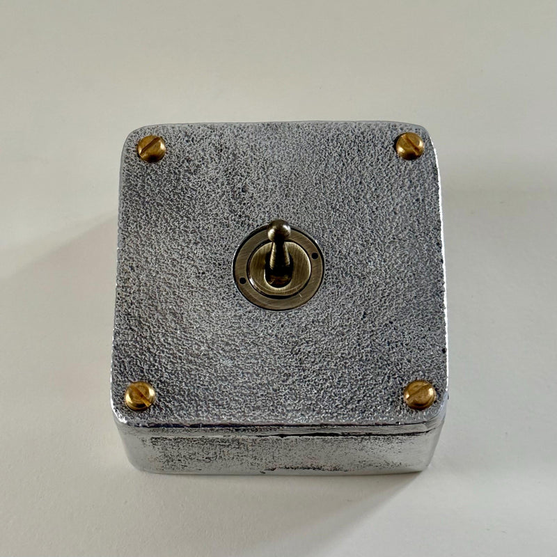 Single Gang Solid Cast Metal Surface Mounted Conduit Light Switch Industrial 2 Way