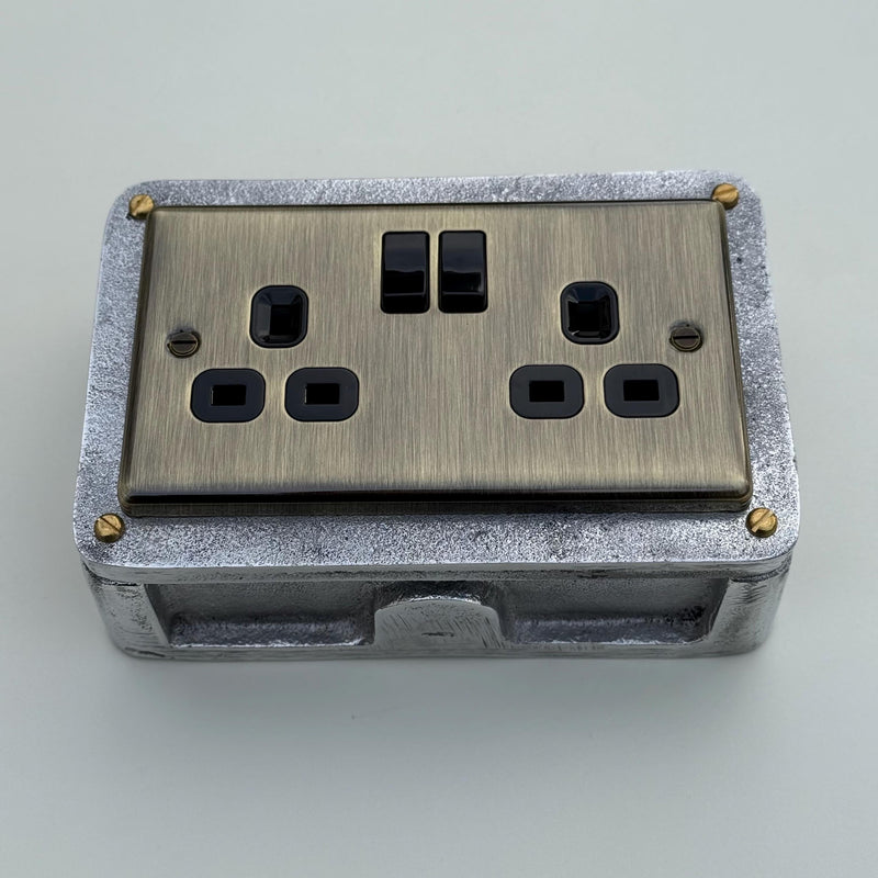Antique Brass Double Switched 13A Power Socket 230V 13A 2 Gang 2G  Solid Cast Metal Conduit Industrial