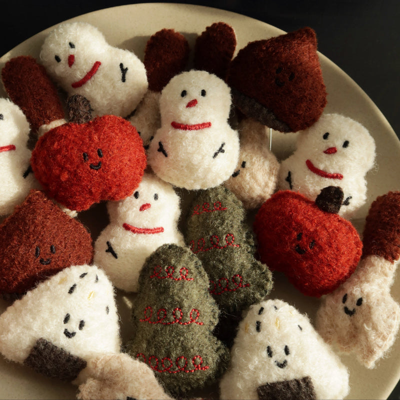 Daily White | Christmas Tree Woollen Brooch