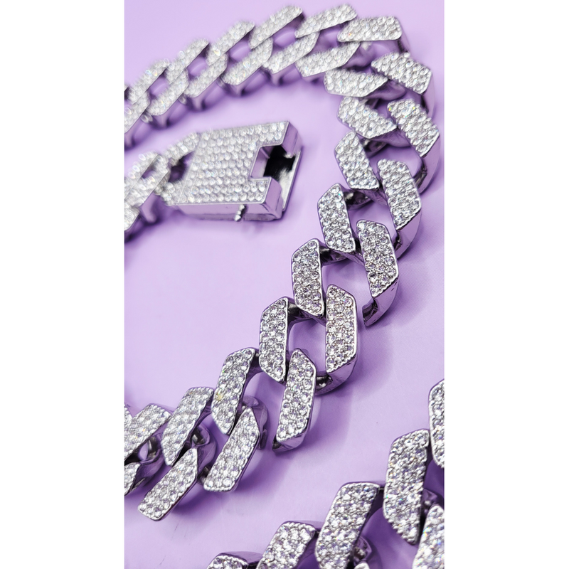 https://avasamnew.s3.amazonaws.com/product/GB010170/S0671741647/main.png