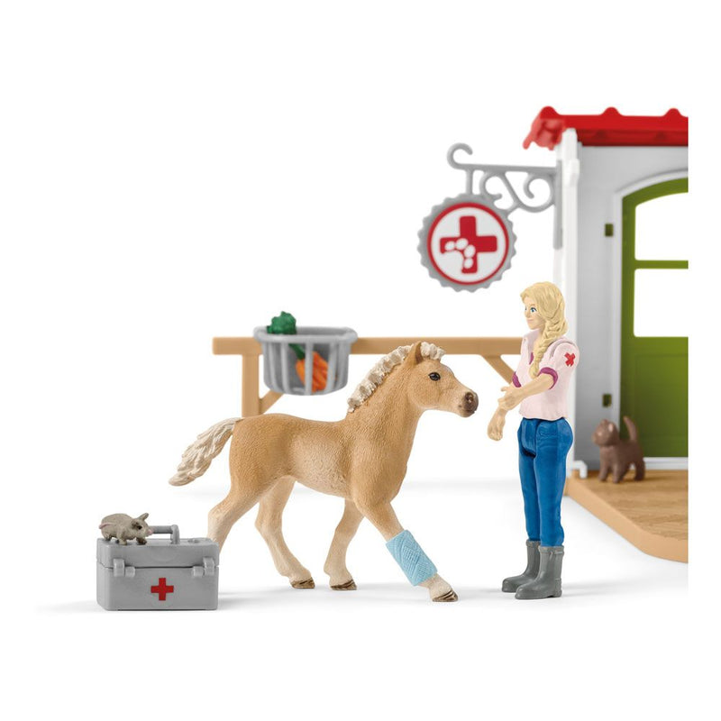 SCHLEICH Farm World Veterinarian Practice with Pets Toy Playset, 3 to 8 Years, Multi-colour