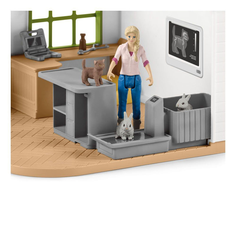SCHLEICH Farm World Veterinarian Practice with Pets Toy Playset, 3 to 8 Years, Multi-colour