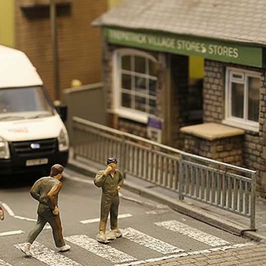 OO Scale Ready to Paint Pedestrian Railing - Wide (10 pack)