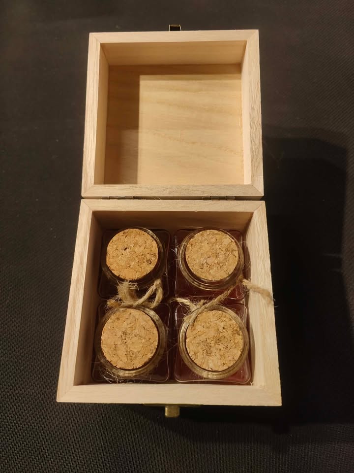 D&D Potion Of Healing Health D4 Bottle Dice Prop Glass Set
