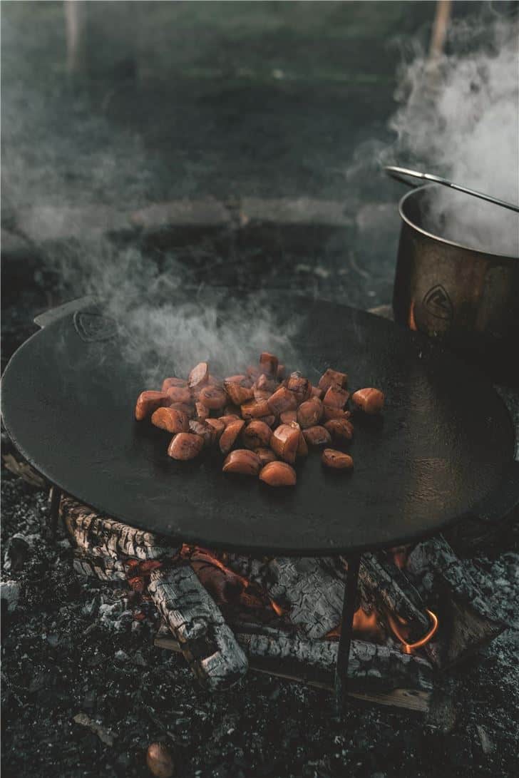 Robens Bighorn 3 Legged Cast iron Pan