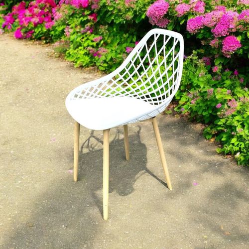 WHITE PLASTIC CHAIR METAL LEGS