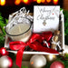 https://images.avasam.com/?url=https://avasamnew.s3.amazonaws.com/live//00610-CD-NK-SMBX_Small_Merry_Christmas_Gift_Hamper_-_Silver_Heart_Necklace_Chocolates_Candle.jpg&w=500