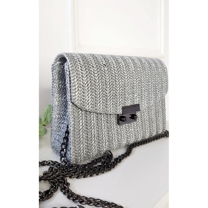 Woven Handbag: Wicker Material, Front Clip, Chain Strap. Cross Body. Grey.