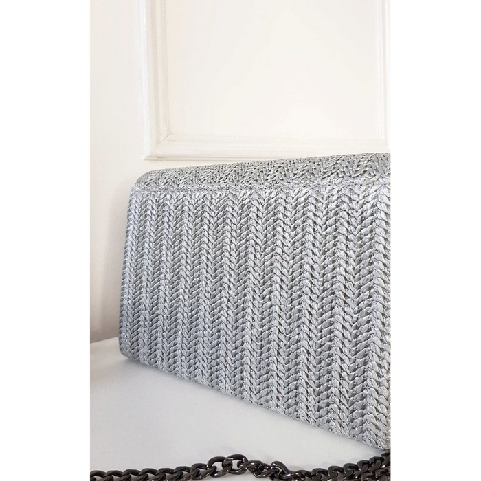 Woven Handbag: Wicker Material, Front Clip, Chain Strap. Cross Body. Grey.