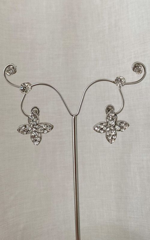 https://images.avasam.com/?url=https://avasamnew.s3.amazonaws.com/live//ikrush-maia-floral-embellished-earrings-1658250112IMG-0901.jpg&w=500