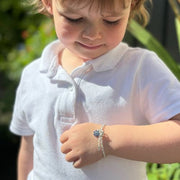 https://images.avasam.com/?url=https://avasamnew.s3.amazonaws.com/live//7986DinkyDaisyGirlsBracelet-silverGiftayedogifts.co.uk.jpg&w=500