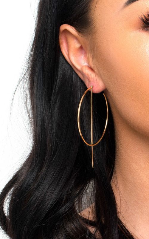 https://images.avasam.com/?url=https://avasamnew.s3.amazonaws.com/live//ikrush-aoife-statement-hoop-earrings-1542808413DSC-8670.jpg&w=500
