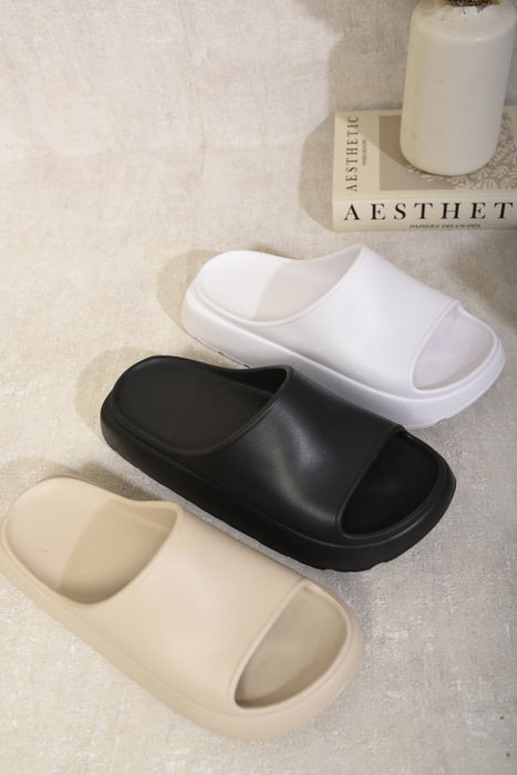 Clarissa Chunky Slip On Sandals - Stylish, Comfortable, and Fashionable Footwear for Any Outfit!