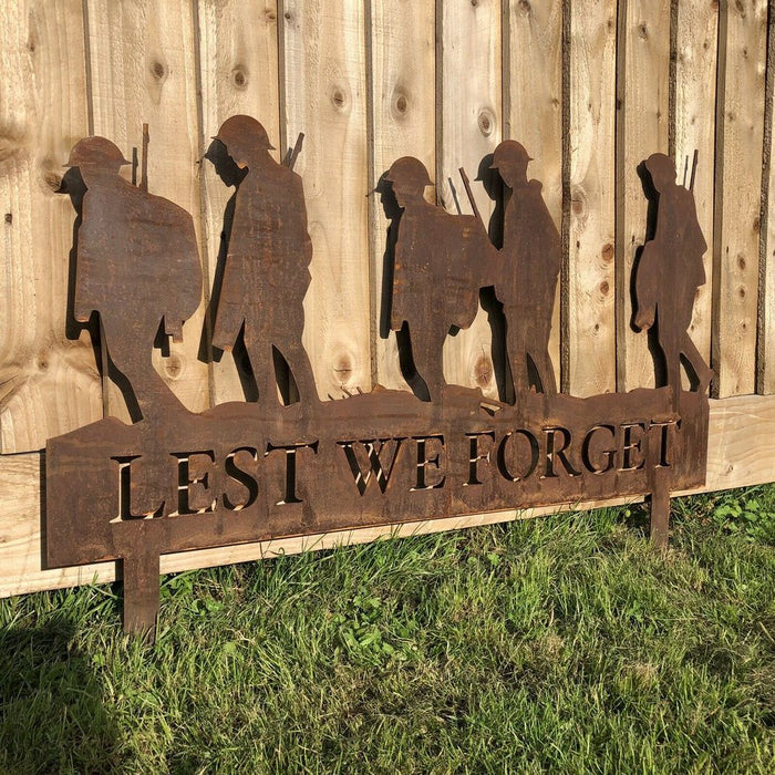 Rusty Soldier Scene Garden Decoration | Remembrance Gift