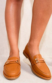 https://images.avasam.com/?w=500&url=https://avasamnew.s3.amazonaws.com/live//ikrush-eleanor-faux-leather-loafer-flats-1698422810-DSC6422_jzx7-xl.jpg
