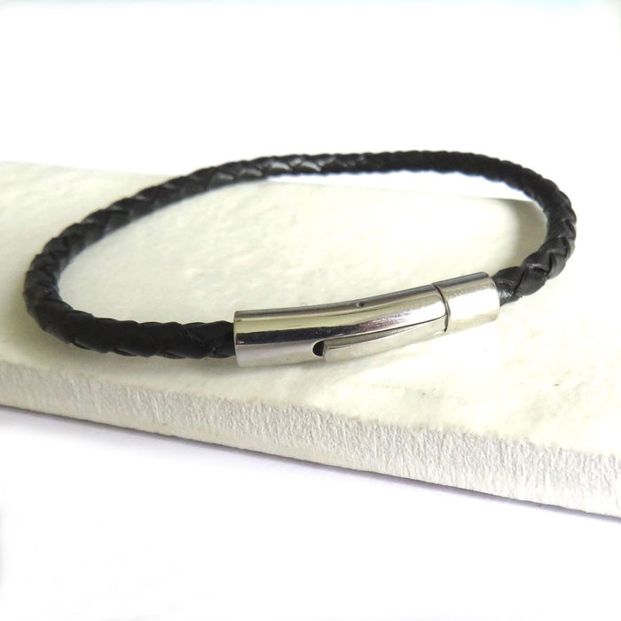 Thin Black Leather Bracelet - High Quality, Stylish Men's Accessory with Stainless Steel Clasp