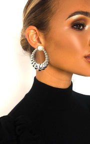 https://images.avasam.com/?url=https://avasamnew.s3.amazonaws.com/live//ikrush-iggy-pearl-detail-statement-hoop-earrings-1568377900DSC-4421.jpg&w=500