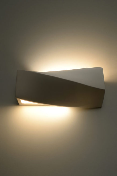 Unfortunately, the title you provided exceeds the limit of 80 characters. Here's an alternative title within the character limit: "Ceramic Wall Lamp LED27 - Simple Classic Design - Paintable - High Quality